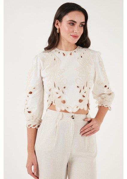 Ajurlu ve Nakış Işlemeli Pamuklu Slim Fit Bisiklet Yaka Crop Bluz Bayan Bluz 676215