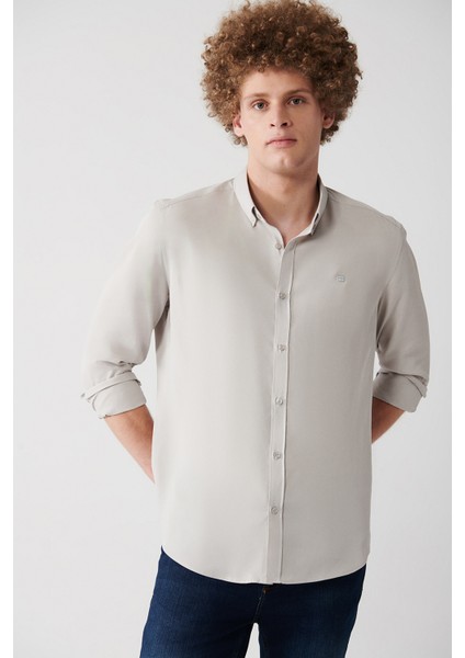 Erkek Açık Gri Düğmeli Yaka Slim Fit Dar Kesim Gömlek B002001
