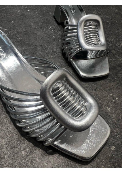 Kadın Gümüşterlik Alçak Topuk Tokalı Biyeli Cleja 4 cm