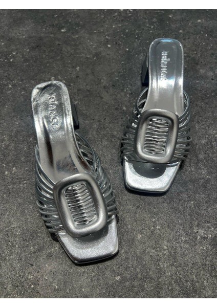 Kadın Gümüşterlik Alçak Topuk Tokalı Biyeli Cleja 4 cm fiyatları