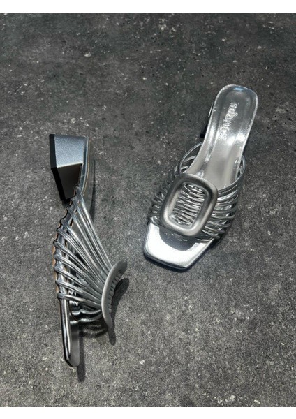Kadın Gümüşterlik Alçak Topuk Tokalı Biyeli Cleja 4 cm fırsatları