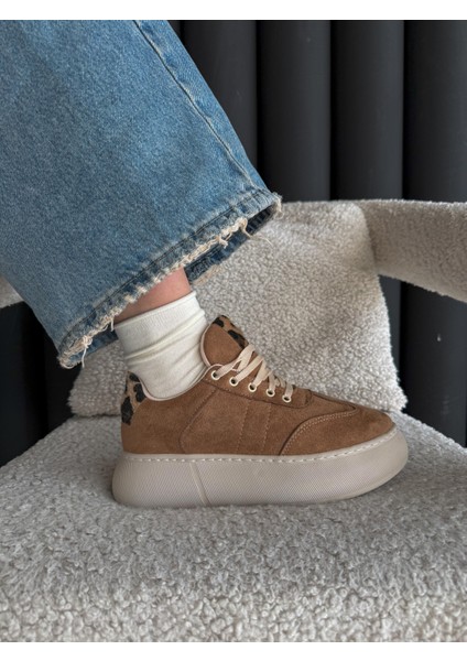 Kadın Sneaker Taba Süet Yüksek Taban Bağcıklı Spor Ayakkabı Leopar Desenli Azin fiyatları