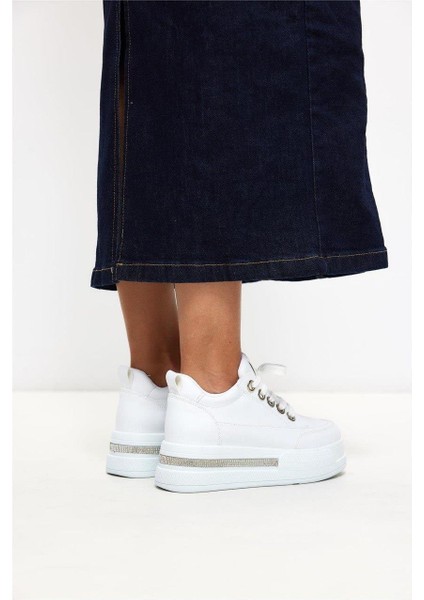 Kadın Beyaz Spor Ayakkabı Kalın Taban Bağcıklı Taşlı Lola modelleri