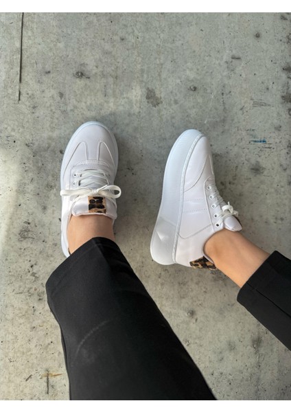Kadın Sneaker Beyaz Yüksek Taban Bağcıklı Spor Ayakkabı Leopar Desenli Azin fiyatları