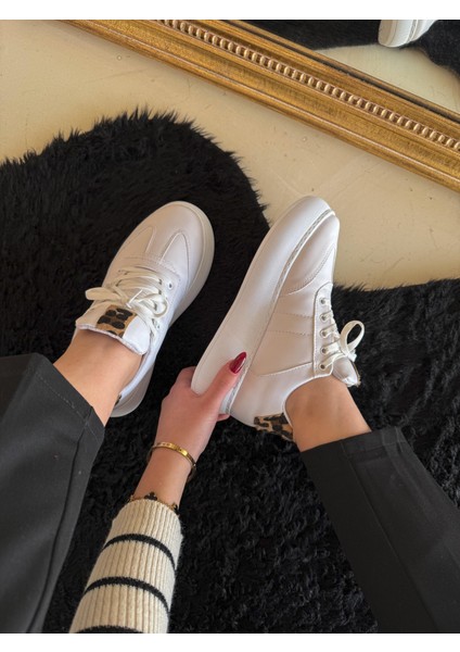 Kadın Sneaker Beyaz Yüksek Taban Bağcıklı Spor Ayakkabı Leopar Desenli Azin fırsatları