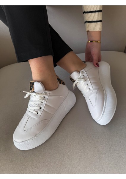 Kadın Sneaker Beyaz Yüksek Taban Bağcıklı Spor Ayakkabı Leopar Desenli Azin indirimleri