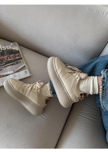 Kadın Sneaker Bej Yüksek Taban Bağcıklı Spor Ayakkabı Leopar Desenli Azin