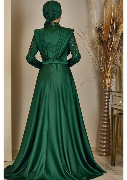 Önü Drapeli Kuyruklu Boncuk Işlemeli Miranda Tesettür Abiye Zümrüt modelleri