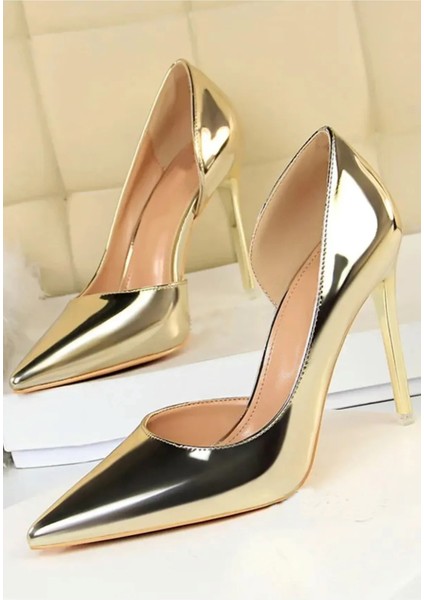 Kadın Altın Gold Nude Rugan Yandan Yırtmaçlı 8cm Ince Şeffaf Kapak Topuklu Stiletto Abiye Ayakkabı