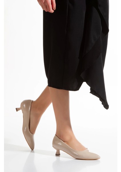 Kadın Sivri Burunlu Kısa Topuklu Stiletto Ten Rugan