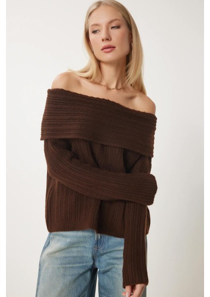 Kadın Koyu Kahve Degaje Yaka Italyan Kol Triko Kazak