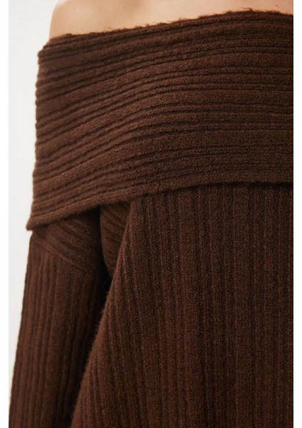 Kadın Koyu Kahve Degaje Yaka Italyan Kol Triko Kazak modelleri