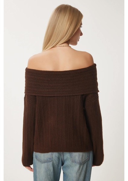 Kadın Koyu Kahve Degaje Yaka Italyan Kol Triko Kazak fırsatları