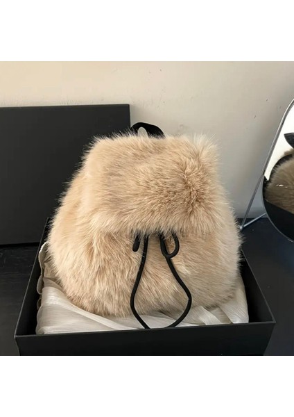 Şık Tasarımıyla Peluş Sırt Çantası