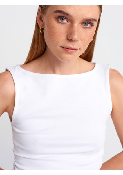 31589 Büzgülü Kayık Yaka Top-Beyaz