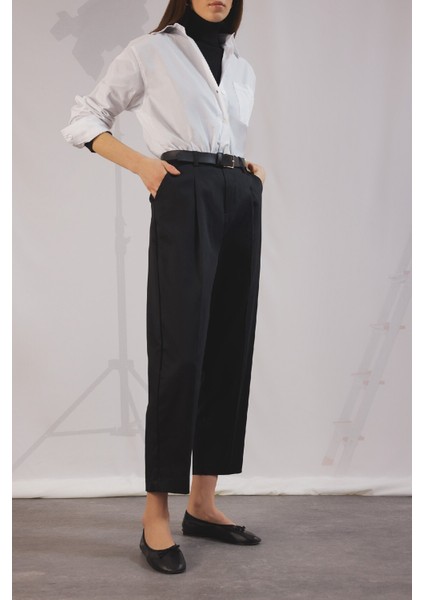Carrot Fit Kemerli Klasik Pantolon Siyah Yüksek Bel Dar Paça Piliseli Basic Düz Kısa Paça D4282AX24AU