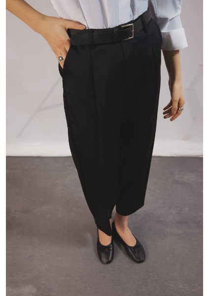 Carrot Fit Kemerli Klasik Pantolon Siyah Yüksek Bel Dar Paça Piliseli Basic Düz Kısa Paça D4282AX24AU
