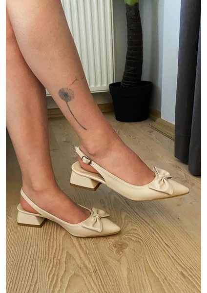 Pola Krem Cilt Arkası Acık Sivri Burun Fiyoklu Detaylı 4 cm Topuklu Ayakkabı modelleri