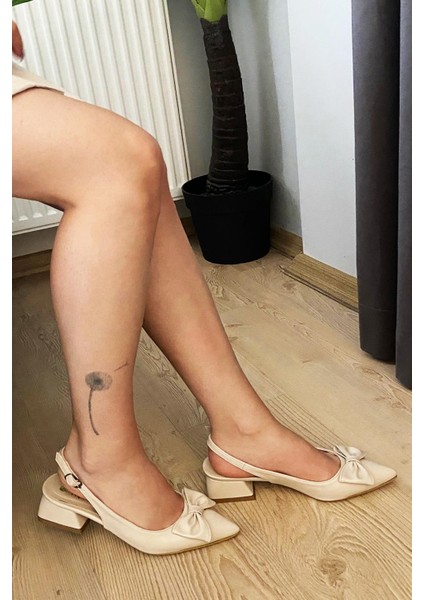 Pola Krem Cilt Arkası Acık Sivri Burun Fiyoklu Detaylı 4 cm Topuklu Ayakkabı indirimleri