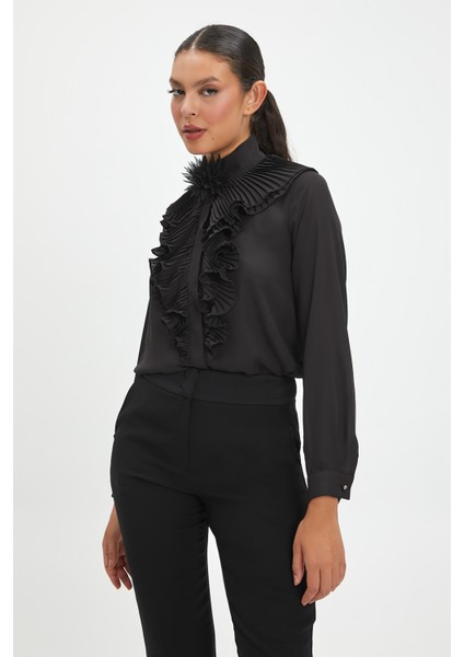 Kadın Pilise Detaylı Bluz - Yaka Tasarımıyla Zarif ve Özgün Şıklık - Günlük ve Özel Günler Için Ideal Bluz