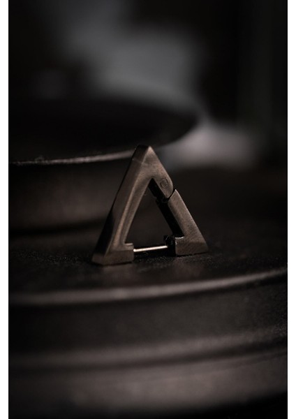 Erkek Üçgen Siyah Çelik Küpe fiyatları