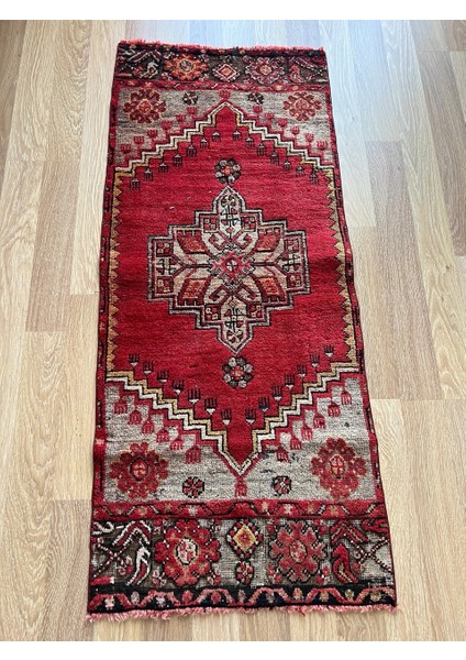 63 x 144 cm Vintage Yolluk, Küçük Boy El Dokuma Kırmızı Yolluk, Canlı Renkli ve Harika Kondisyonlu Ev Dekoru modelleri