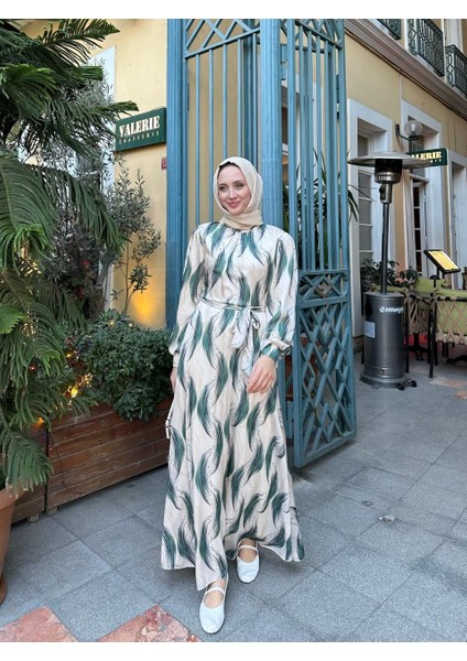 Yeşil Desenli Krem Saten Elbise Tesetür Uyumlu Astarlı Saten Elbise