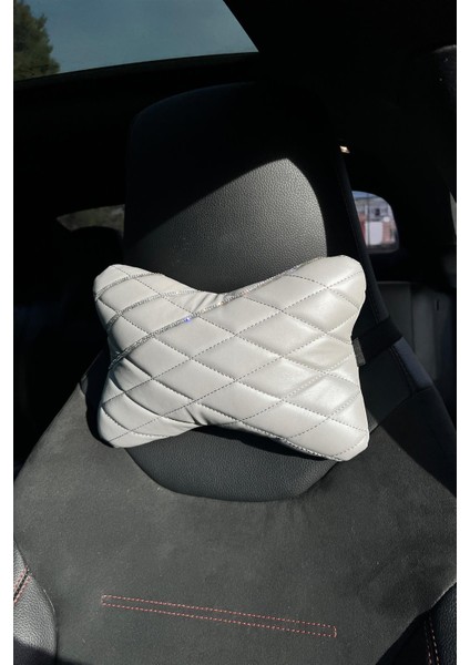 Gümüş Gri Kapitone Deri Gümüş Taş Şeritli Boyun Yastığı