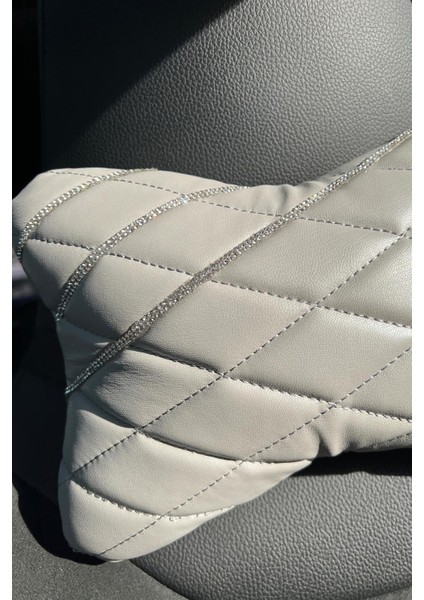 Gümüş Gri Kapitone Deri Gümüş Taş Şeritli Boyun Yastığı fiyatları