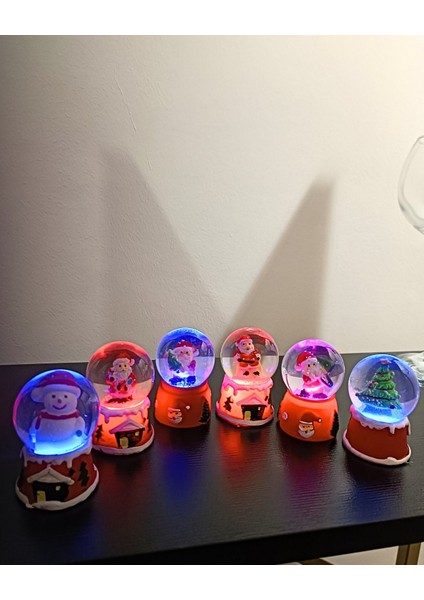6 Adet Yeni Yıl 2024 Yılbaşı Temalı Mini Boy Işıklı Kar Küresi 6,5 cm