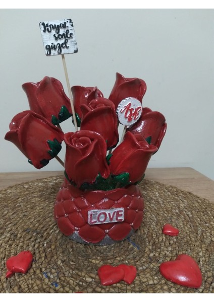 Kırmızı Aşk Gülleri Mutlu Yıllar Kokulu Taş Çiçek Arajman Hediye Sevgililer Günü fiyatları