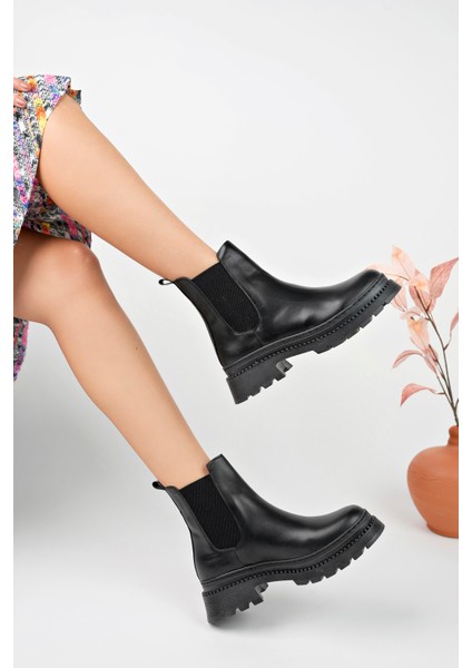 Siyah Cilt Kadın Yanı Lastikli Bot K66