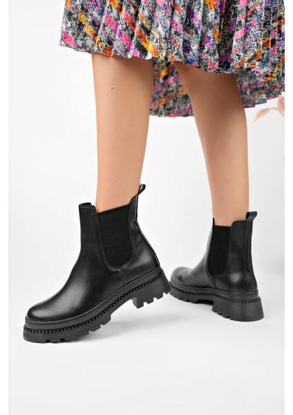 Siyah Cilt Kadın Yanı Lastikli Bot K66 fiyatları