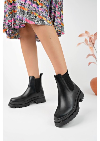 Siyah Cilt Kadın Yanı Lastikli Bot K66 modelleri