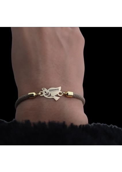 Altın Plakalı 14 Ayar Zarif Kuş Figürlü, Kahverengi Örgülü Detayıyla Semboller Bilekliği, Değişik Semboller ve Şık Tasarımıyla Gençlere Özel Muazzam Bir Hediye! fiyatları