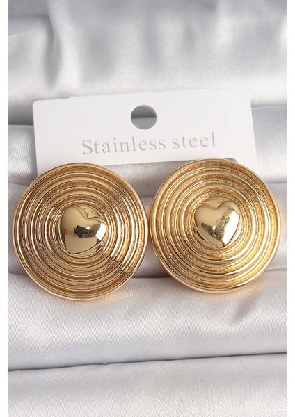 Pirinç Gold Renk Kalp İşlemeli Daire Plaka Model Kadın Küpe