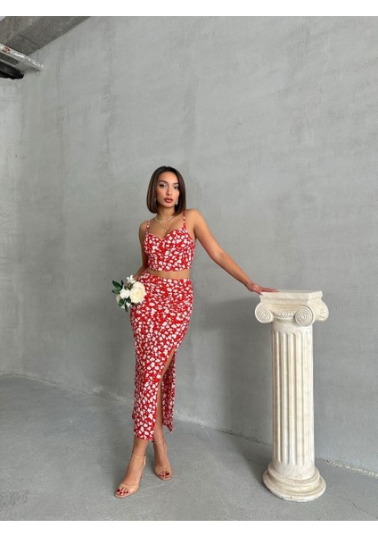Çiçek Desenli Kırmızı Kalp Yaka Crop ve Yırtmaçlı Midi Etek Takım