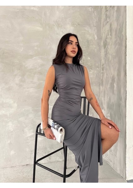 Kolsuz Yırtmaçlı Uzun Axı Boy Elbise Gri