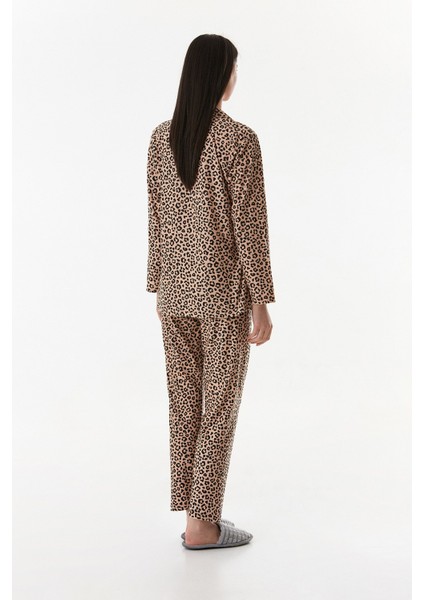 Leopar Desenli Gömlek Yaka Süet Pijama Takımı modelleri