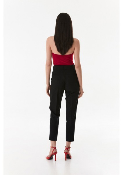Kemerli Carrot Fit Kumaş Pantolon