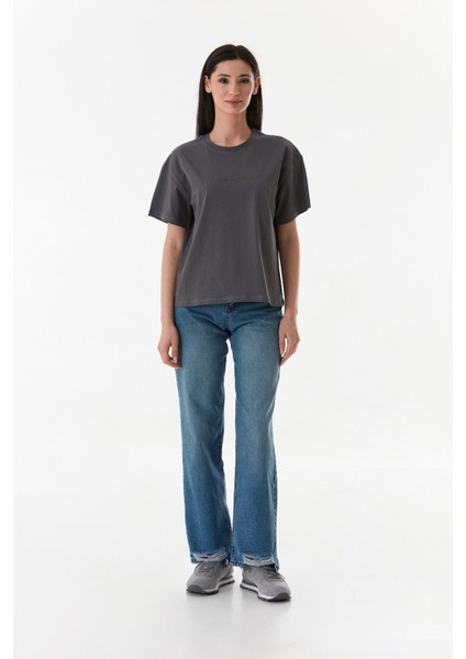 Kalp Nakışlı Bisiklet Yaka Tişört fiyatları