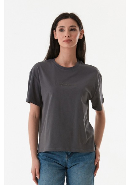 Kalp Nakışlı Bisiklet Yaka Tişört modelleri