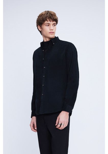 Siyah Slim Fit 100% Pamuklu Düğmeli Yaka Uzun Kollu Klasik Gömlek modelleri