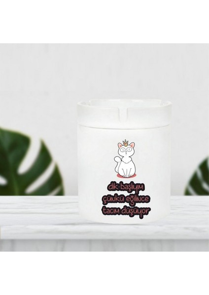 Dik Başlıyım Çünkü Eğilince Tacım Düşüyor Küllük