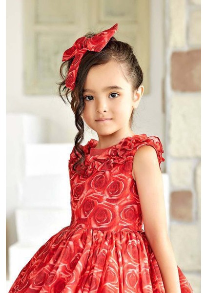 Kız Çocuk Yakası ve Etek Ucu Fırfırlı Üzeri Gül Baskılı Kolsuz Kırmızı Elbise modelleri