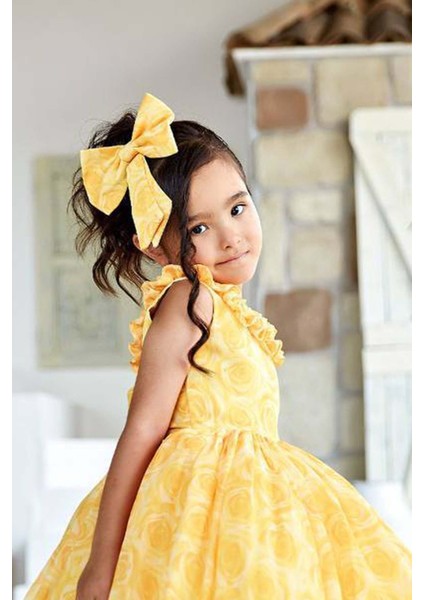 Kız Çocuk Yakası ve Etek Ucu Fırfırlı Üzeri Gül Baskılı Kolsuz Sarı Elbise modelleri