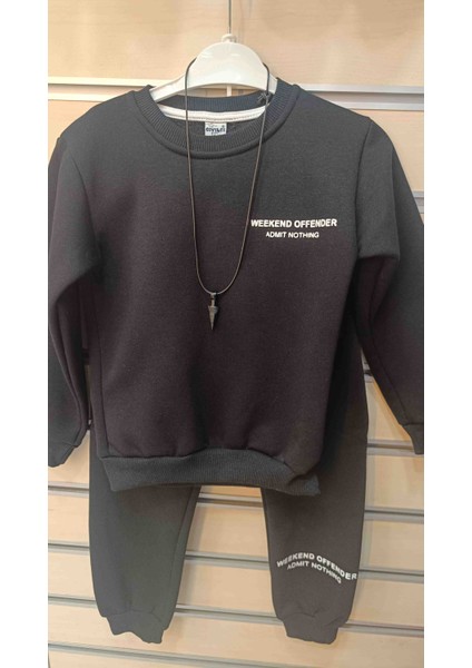 Erkek Çocuk Sırtı Desenli Kolyeli Eşofman Takımı