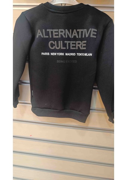 Erkek Çocuk Sırtı Desenli Kolyeli Eşofman Takımı modelleri