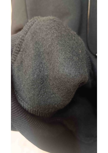 Erkek Çocuk Sırtı Desenli Kolyeli Eşofman Takımı indirimleri