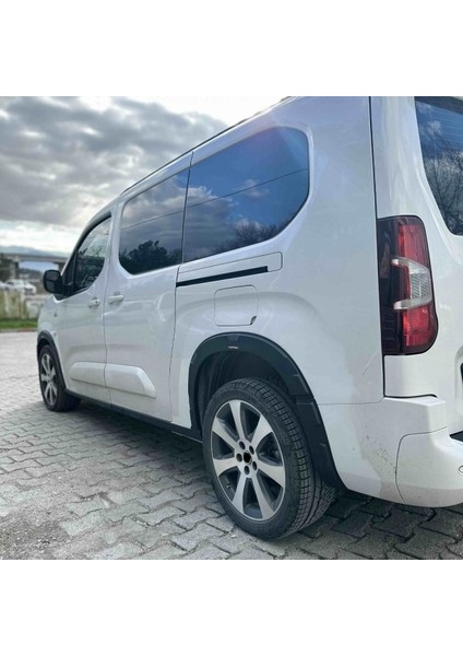 Toyota Proace City Araca Özel Çamurluk Dodik 8 Parça 2021 2022 2023 2024 2025 indirimleri